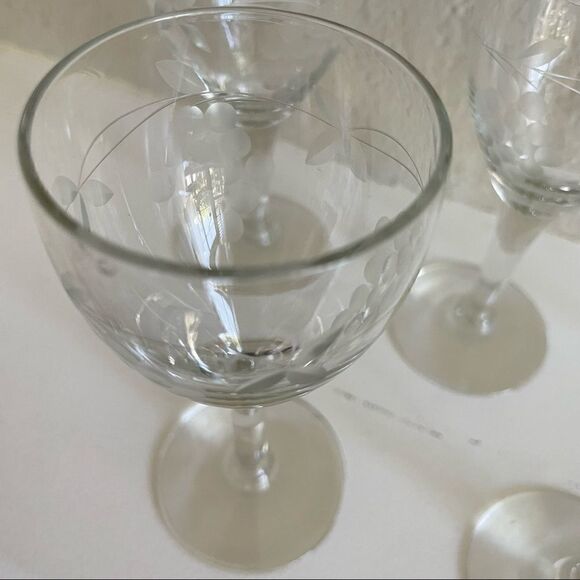 Set of 5 Vintage Sherry Glasses with Etchings Grape and Vine Leaves - Picture 6 of 10